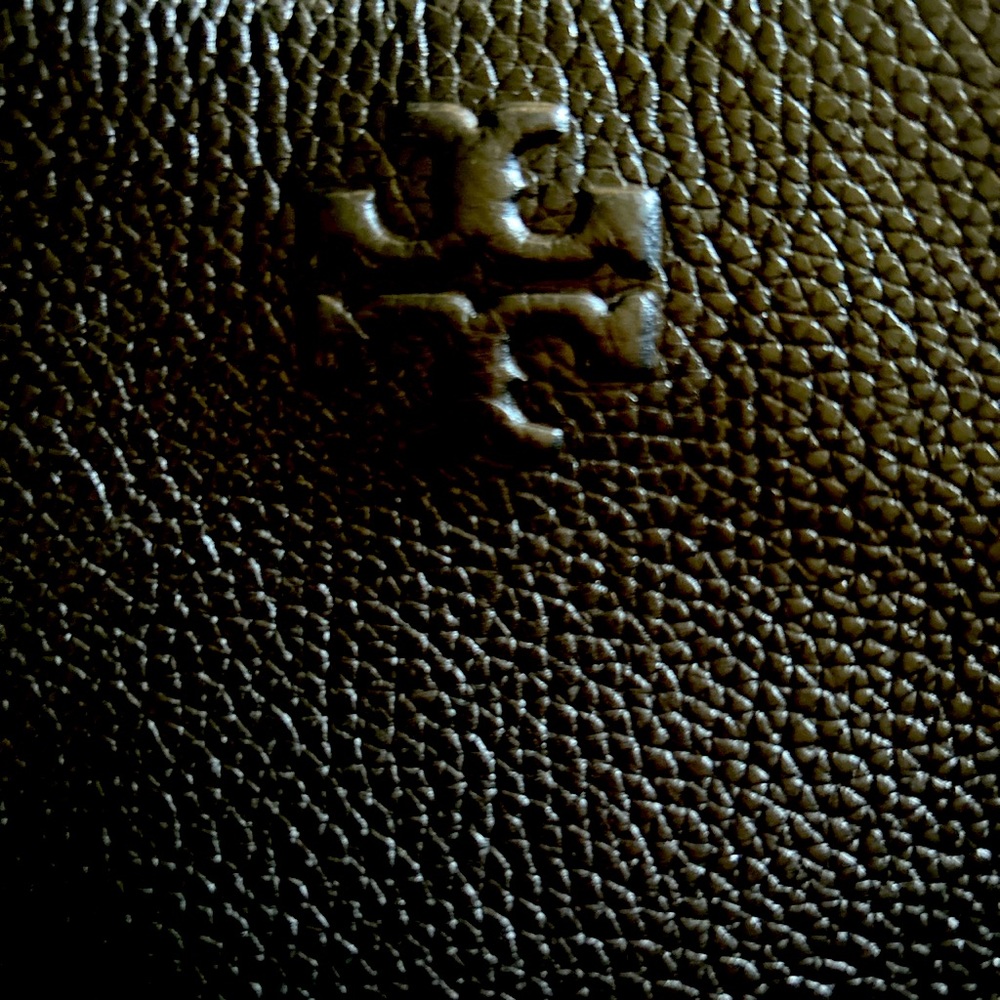 Beautiful black Tory Burch cross body phone bag with adjustable strap !!!!